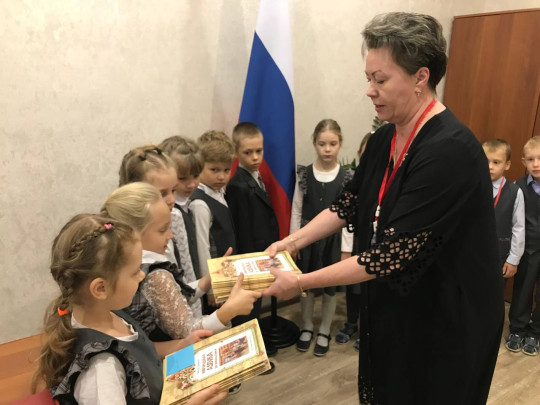 Вручение книги "Новгородская азбука" Вручение книги "Новгородская азбука".